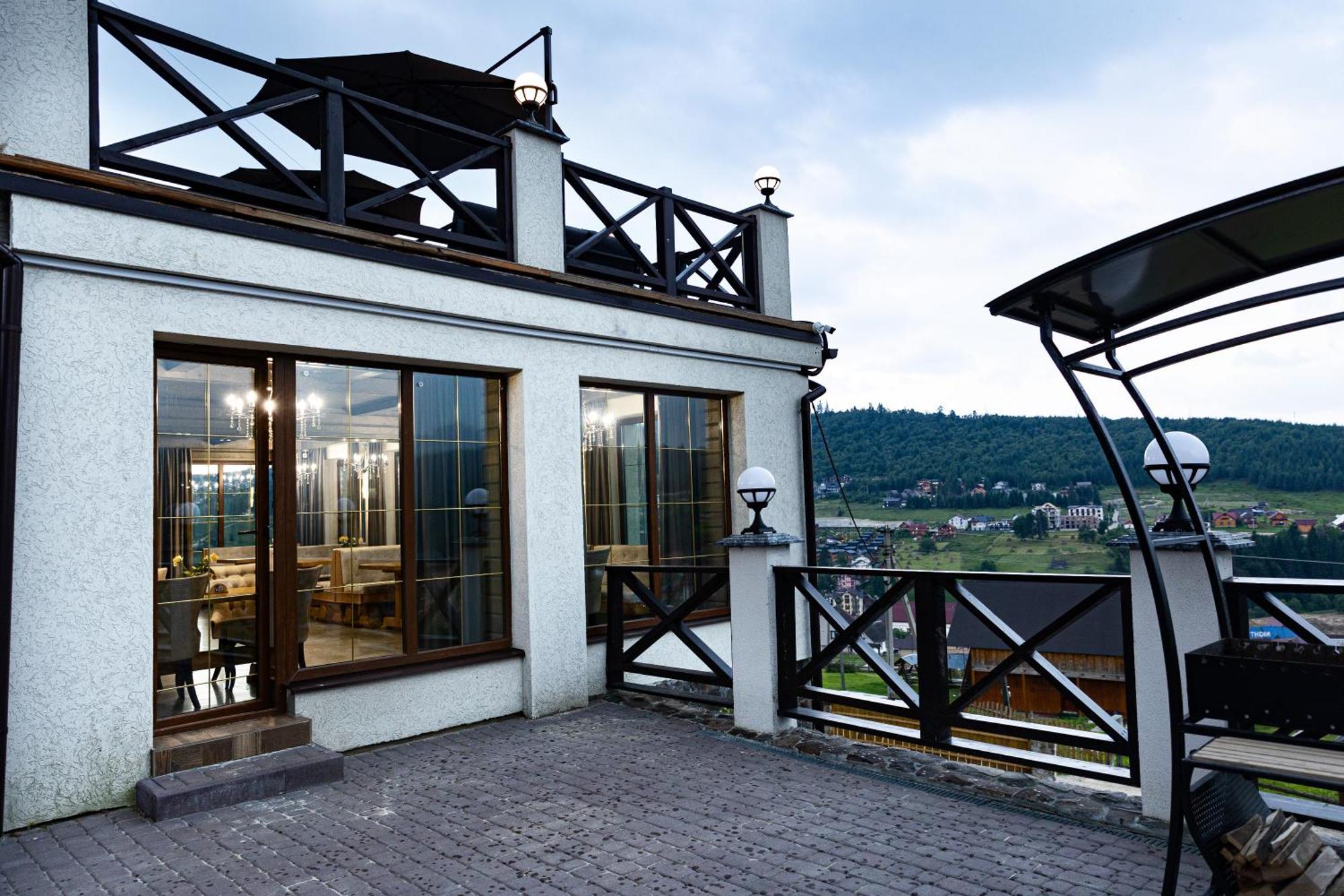 Svoi Hotel Poljanyzja Exterior foto
